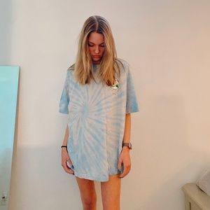 blue tie dye "keep it green" tee